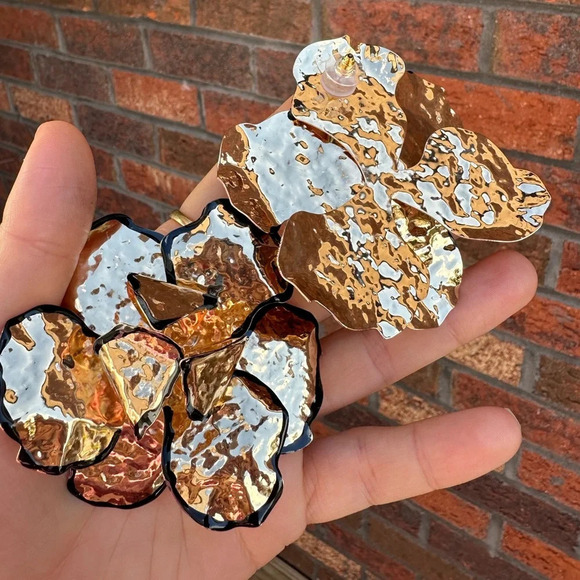 Zara Gold Metal Flower Earrings - Picture 8 of 17